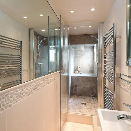 3 Bed In 86968 *
